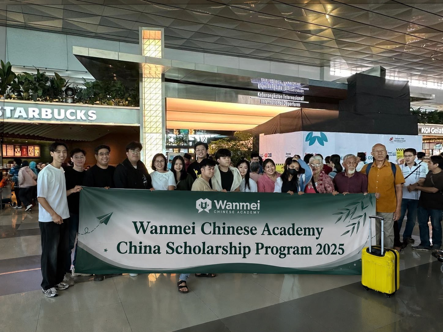 Peserta Wanmei China Scholarship Program di bandara sebelum keberangkatan